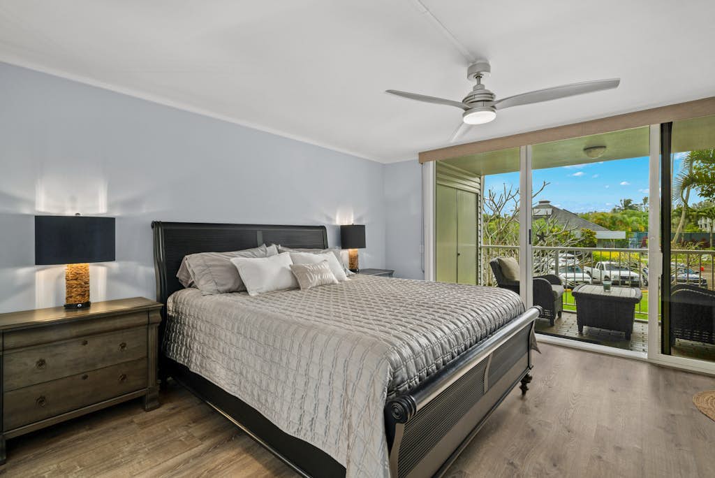 Modern oceanview condo with private lanai, shared pool, hot tubs & tennis court