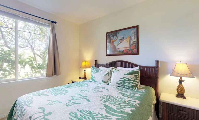 Amazing golf course front condo with lanai, AC, pool, & hot tub