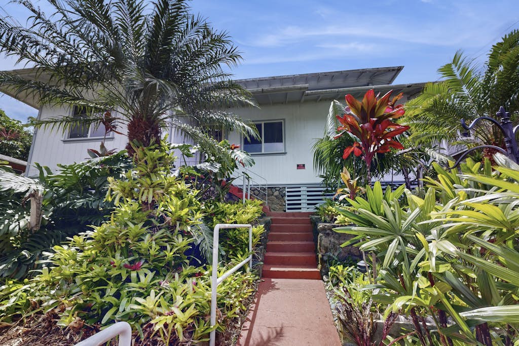 Newly renovated guest house with lush landscaping & gazebo