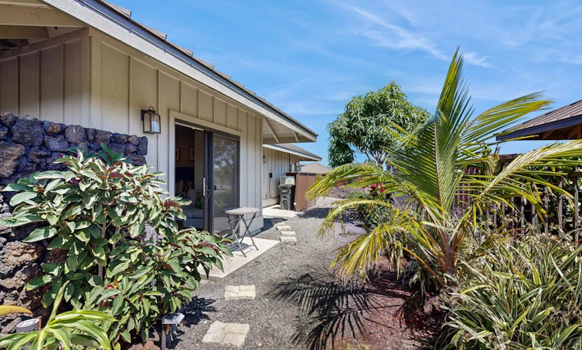 Newer-built studio with WiFi, TV, & walk-in shower - Triathlon Retreat
