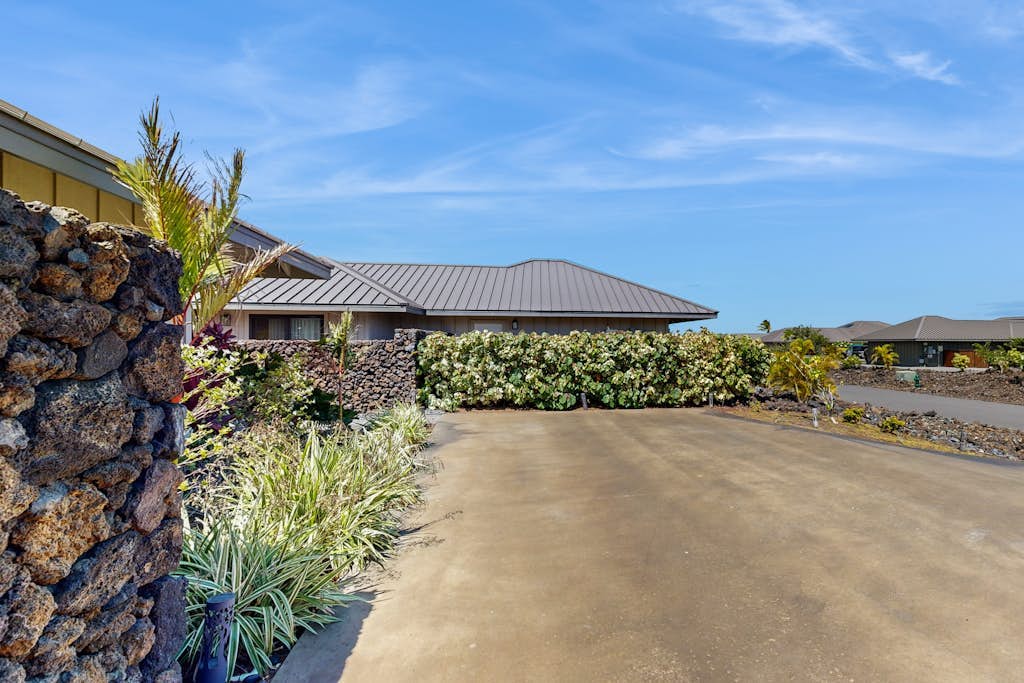 Newer-built studio with WiFi, TV, & walk-in shower - Triathlon Retreat