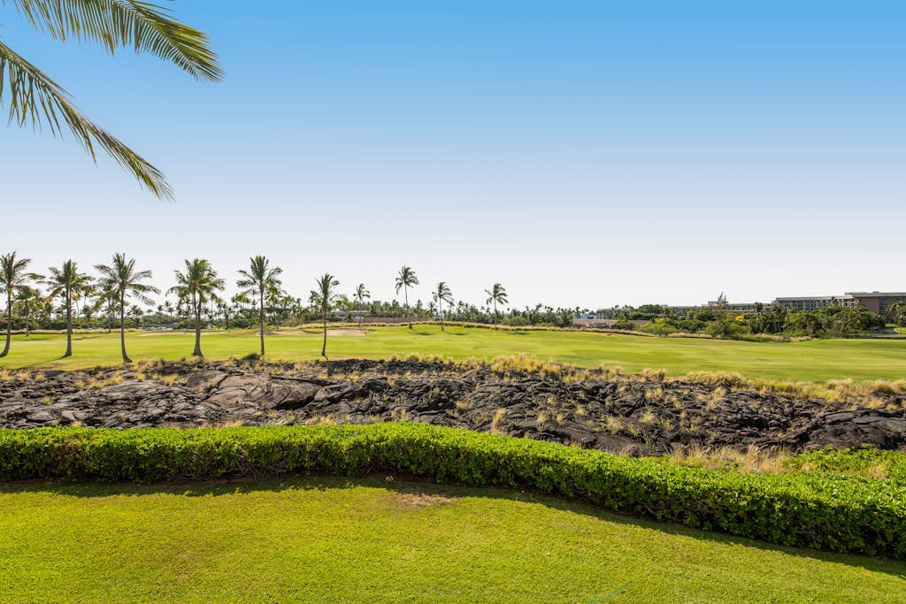 Golf View Condo with Tall Ceilings, Central AC, Shared Pool, & Hot Tub