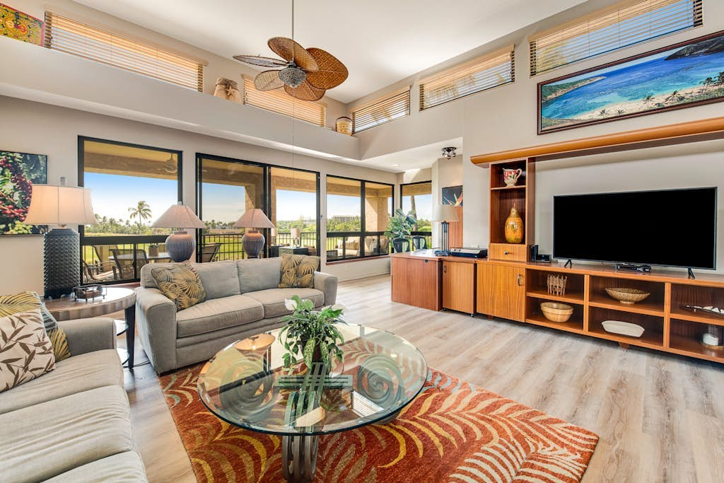 Golf View Condo with Tall Ceilings, Central AC, Shared Pool, & Hot Tub