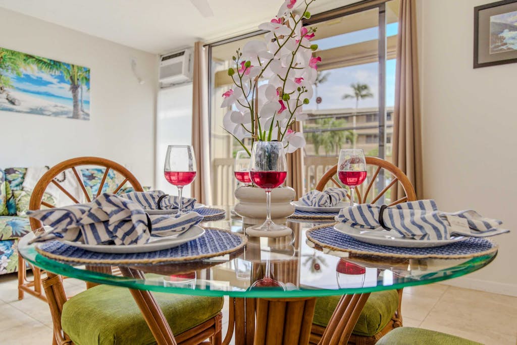 Lovely condo w/free WiFi/shared pool & hot tub - near beaches/shopping/dining