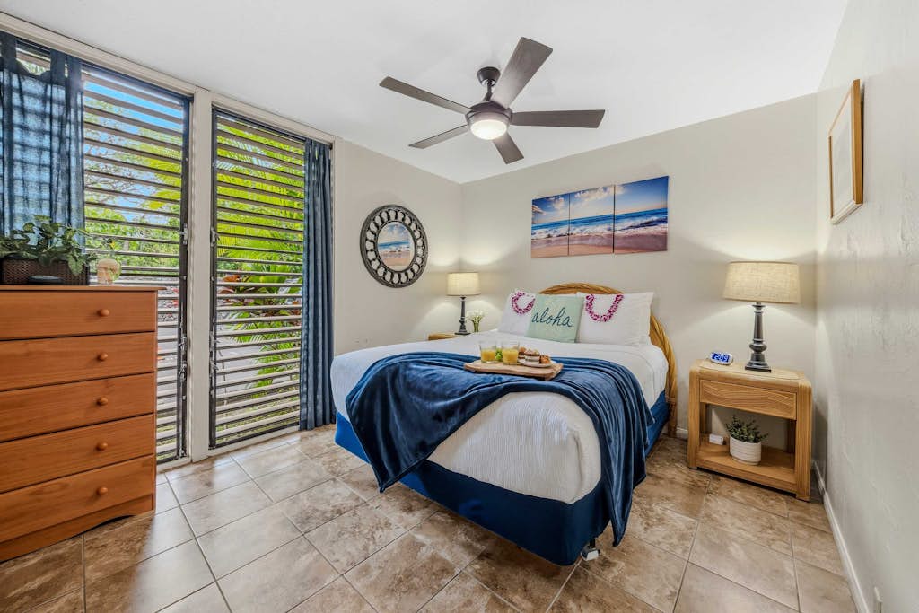 Wake to birdsong and palms from your private lanai. Easy first-floor living across from the ocean, with a tropical garden view, pool and hot tub, and Alii Drive's beaches and poke a short stroll away.

