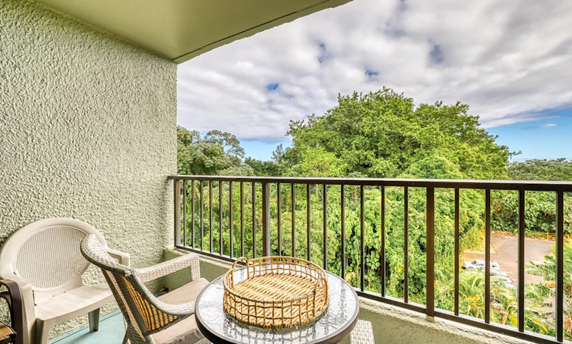 Classic Mid-Century Condo near the Ocean w/Private Lanai & Shared Pool