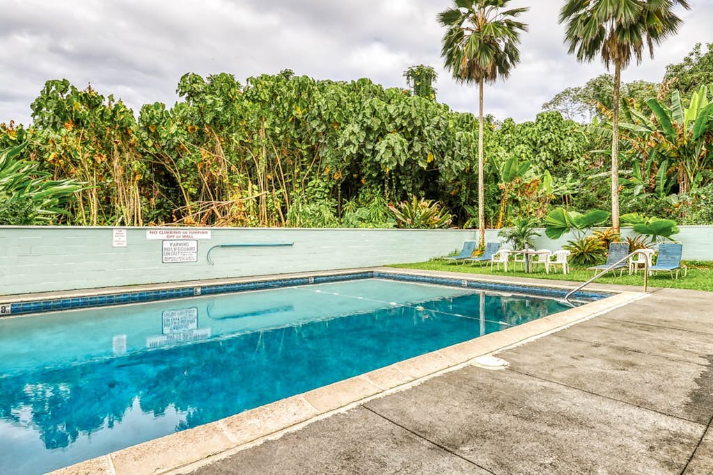 Classic Mid-Century Condo near the Ocean w/Private Lanai & Shared Pool