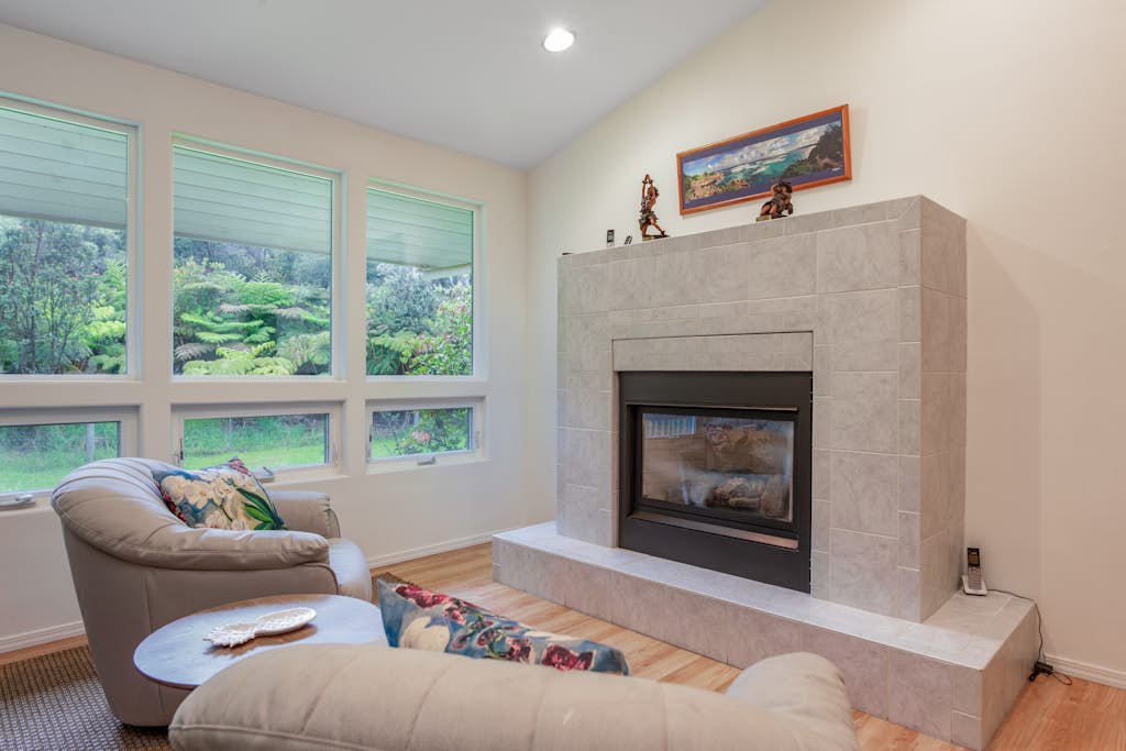 Bright home by the volcano with lanai, grill, open kitchen & fireplace