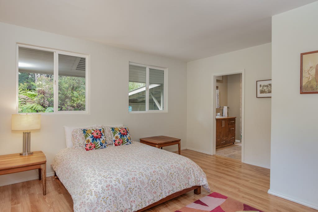 Bright home by the volcano with lanai, grill, open kitchen & fireplace