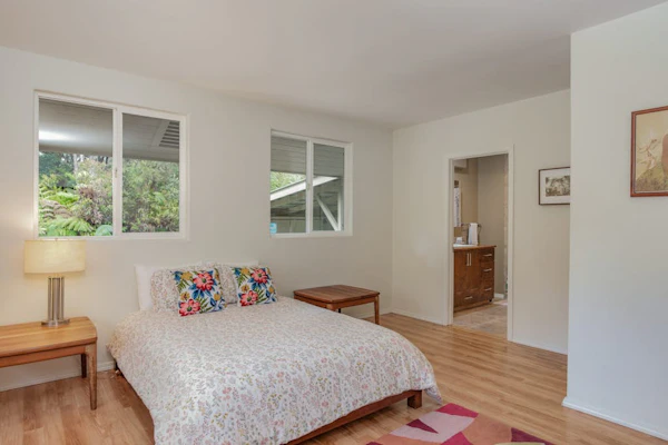 Bright home by the volcano with lanai, grill, open kitchen & fireplace
