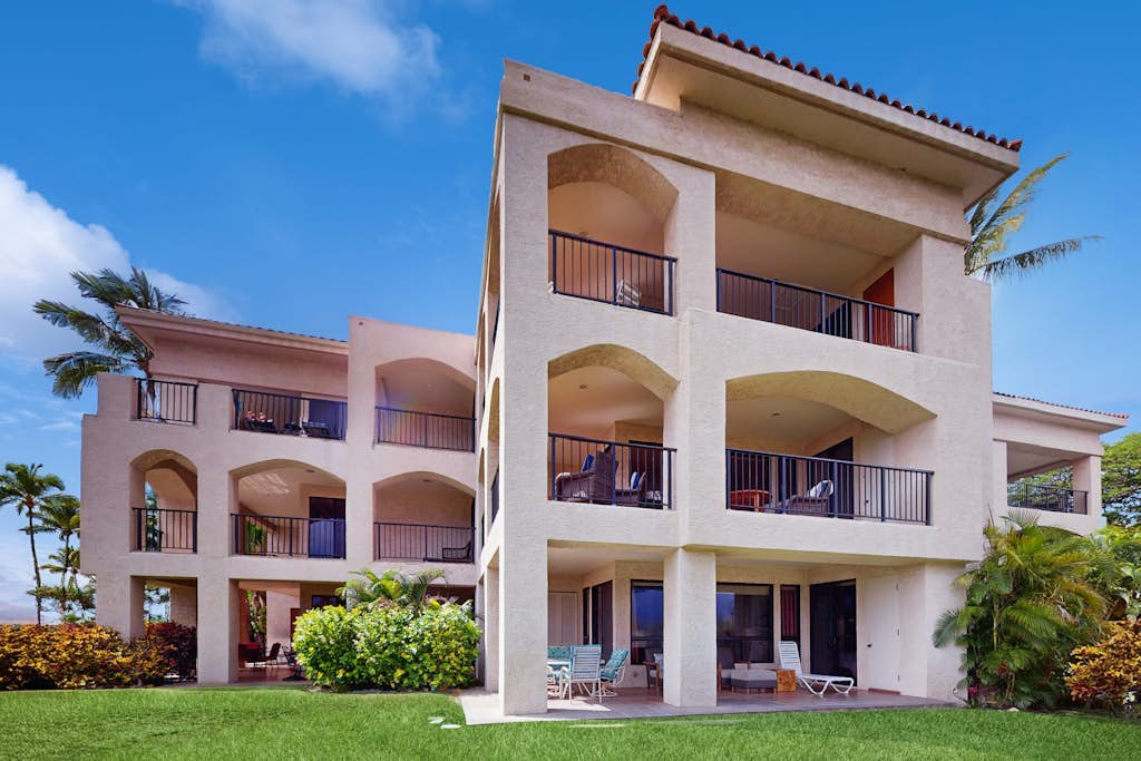Large ground-floor condo with a pool, hot tub, fitness room, & tennis