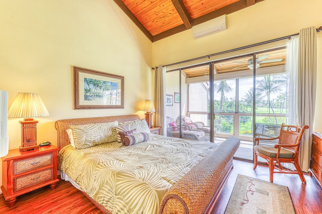 Peaceful home near the ocean with loft, pool, tennis. Ping-Pong & beach chairs