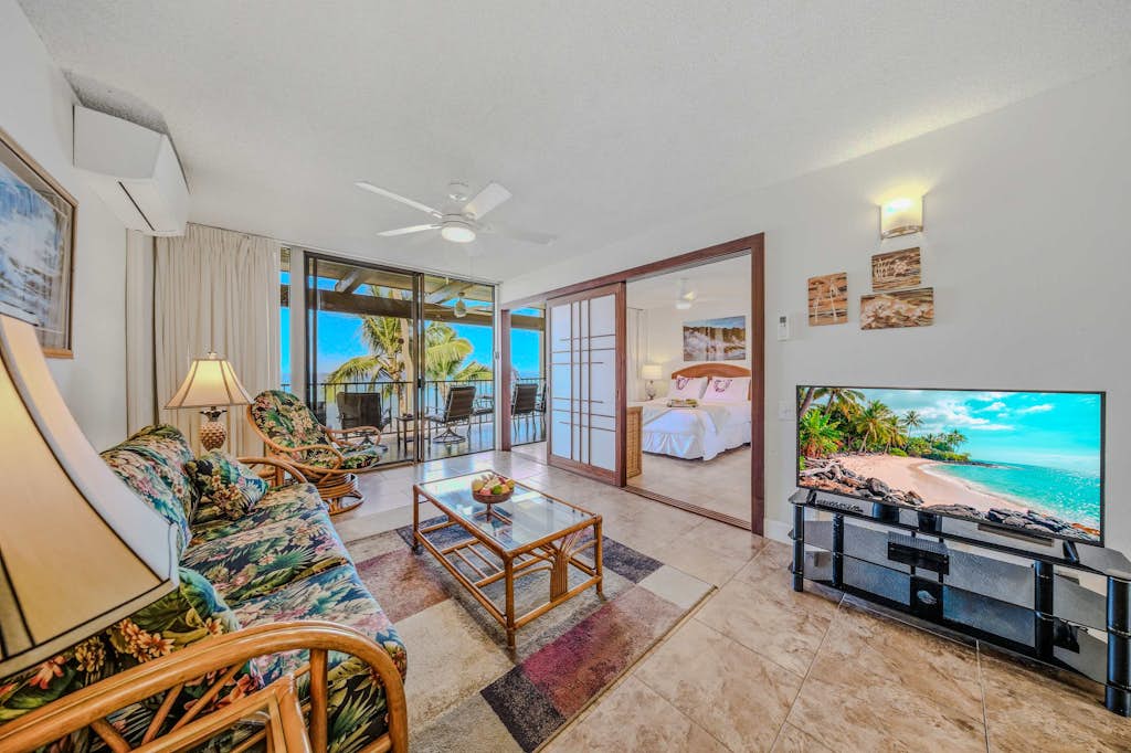 Sunny oceanfront condo with hot tub, pool, balcony & washer/dryer