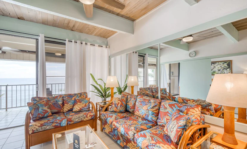 Lovely oceanfront condo with view, full kitchen, shared hot tub & pool