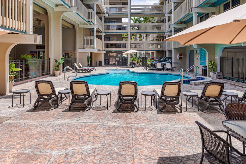 Lovely oceanfront condo with view, full kitchen, shared hot tub & pool
