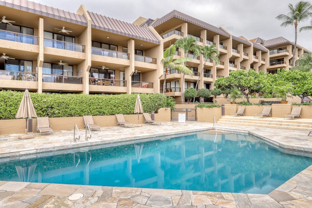 Fourth-floor condo with free WiFi, furnished lanai, shared pool