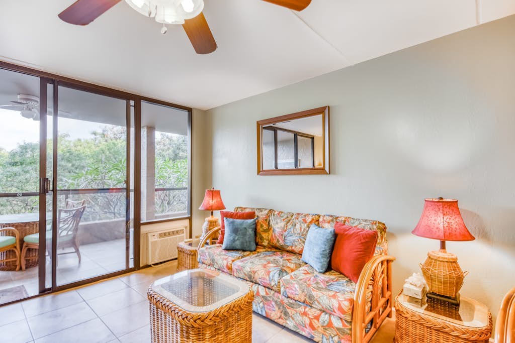 Fourth-floor condo with free WiFi, furnished lanai, shared pool
