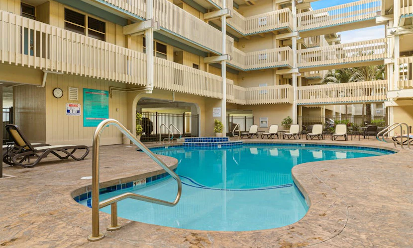 Second floor studio with shared pool & hot tub, ocean view, washer/dryer