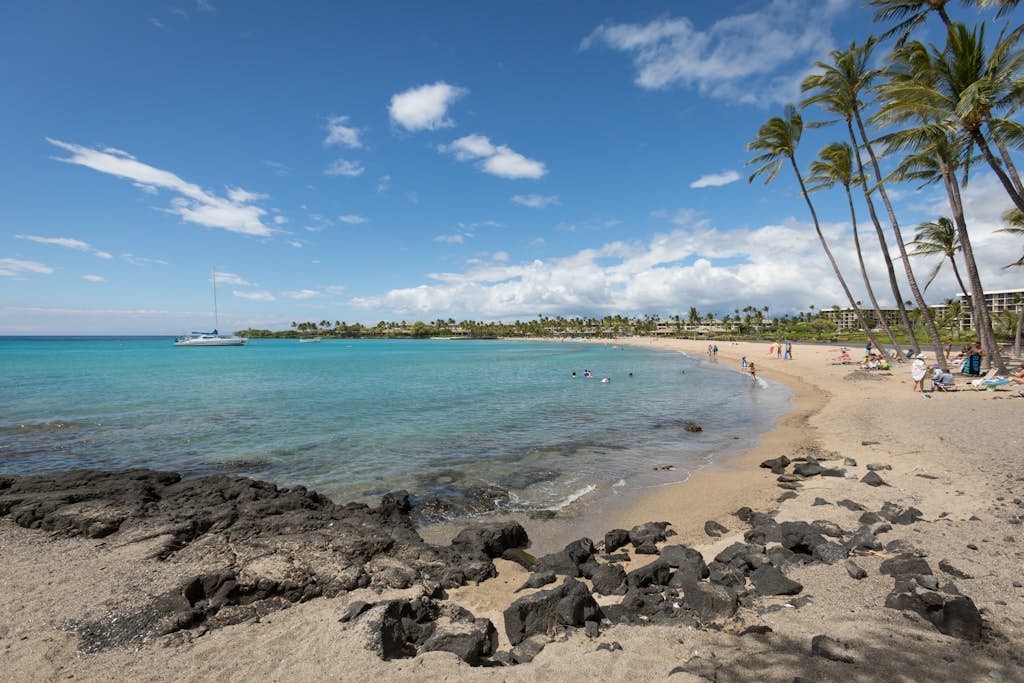 Ground-floor, golf-view condo near A-Bay beach & shops with infinity pool & spa