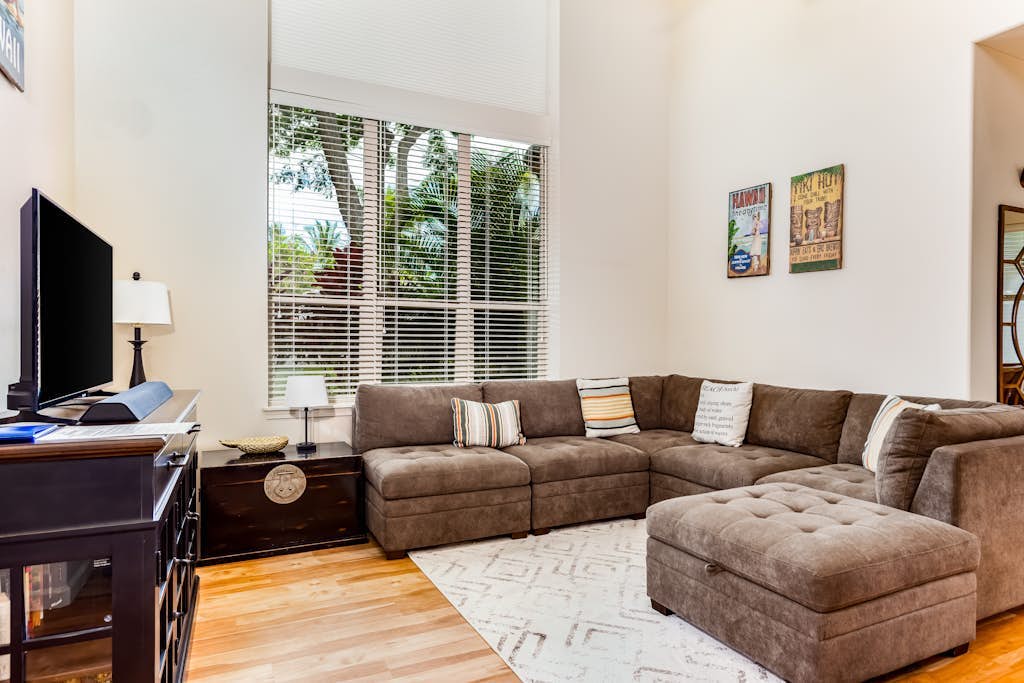 Island getaway with heated pool, hot tub, golf, AC, & private beach - walk to dining