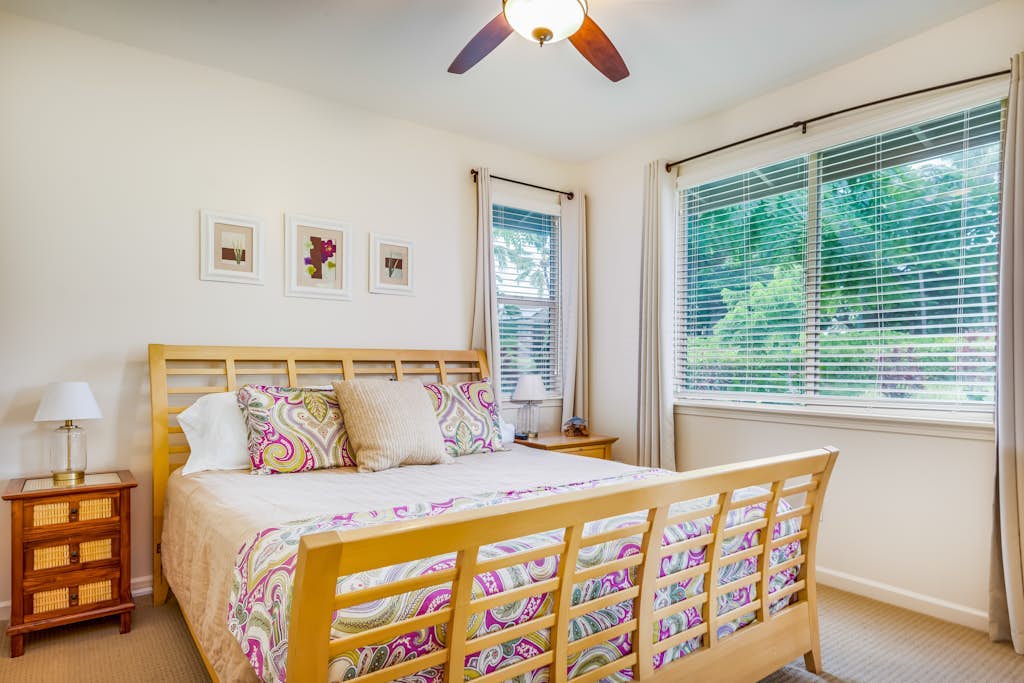 Island getaway with heated pool, hot tub, golf, AC, & private beach - walk to dining