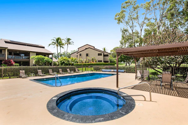 Beautiful home w/ocean & fairway views from lanai, shared pool/hot tub, & tennis