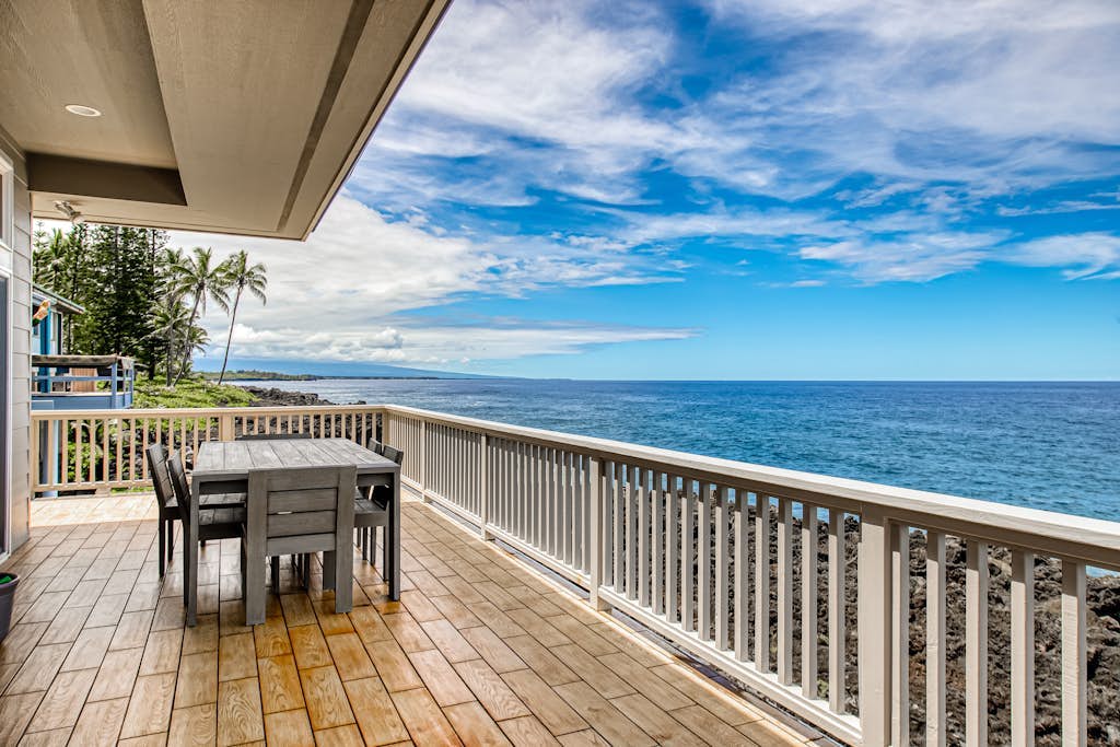 Oceanfront Home w/ Incredible Lanai, Great Ocean View, WiFi, Washer/Dryer