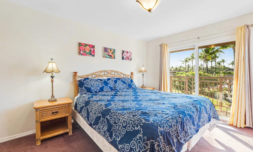 Two-story condo with 2 lanais, pools, hot tubs, tennis & gym - near beach/golf