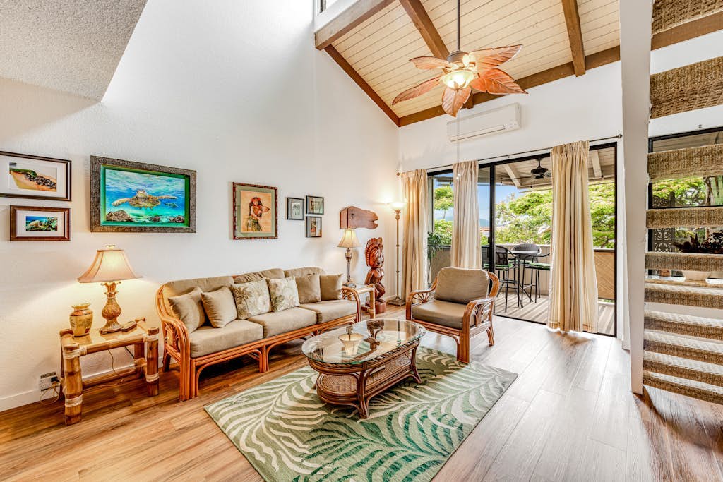 Ocean-view condo with pool, hot tub, lanai & tropical decor - near dining/shops