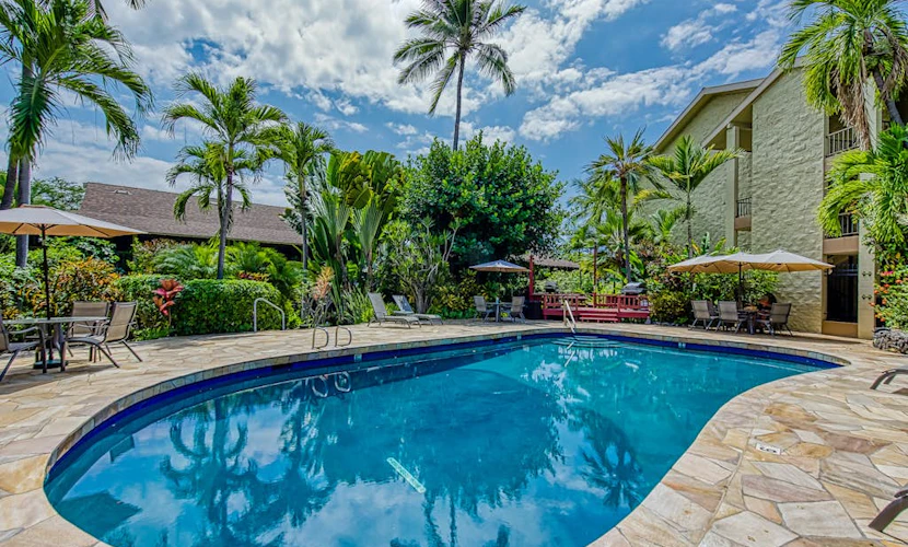 Updated 2nd-floor condo in heart of Kona with lanai, pool, grills