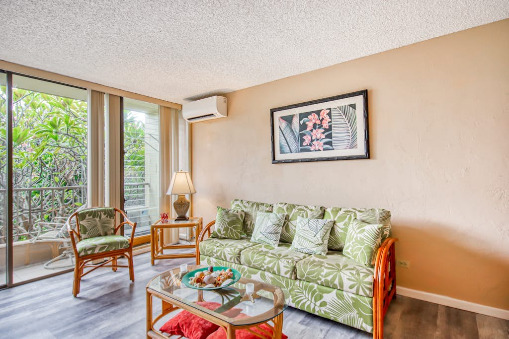 Updated 2nd-floor condo in heart of Kona with lanai, pool, grills