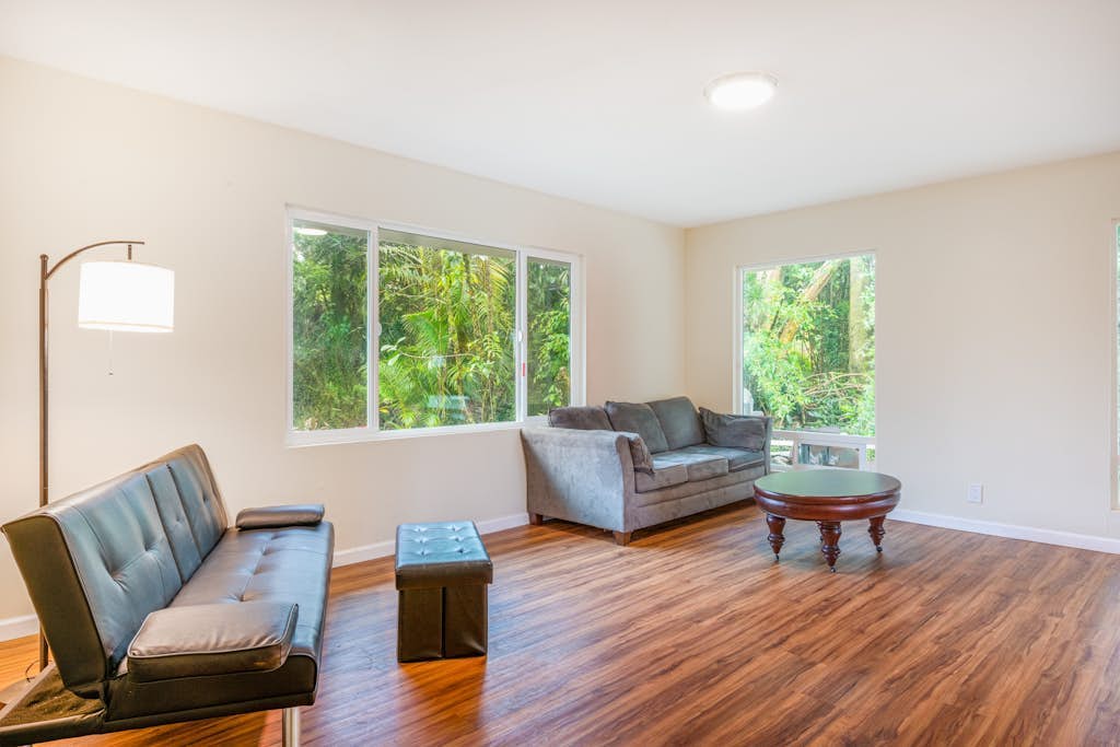 Single-level, dog-friendly home with a full kitchen, washer/dryer, patio