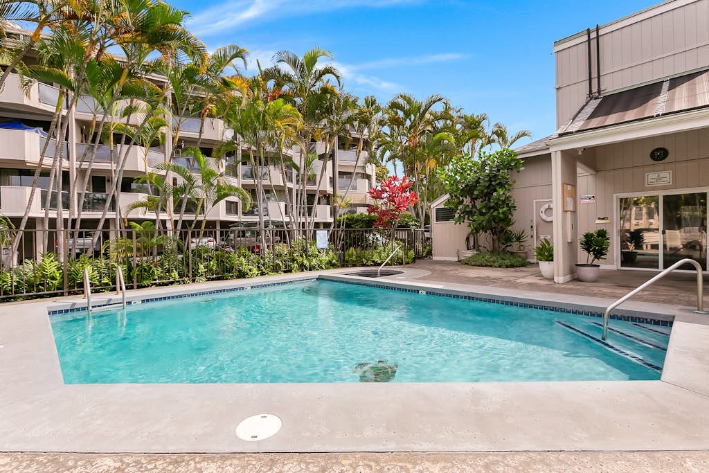 Casa Tropical Kona in Kailua-Kona with an ocean view & pool - walk to the beach