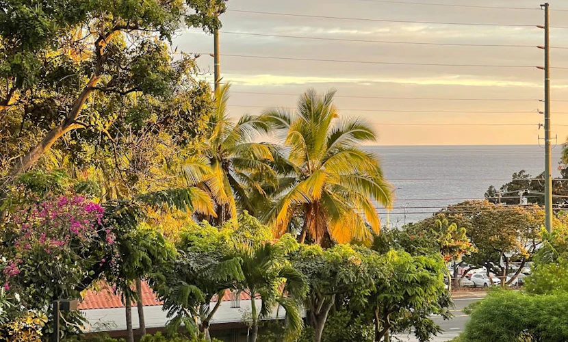Casa Tropical Kona in Kailua-Kona with an ocean view & pool - walk to the beach