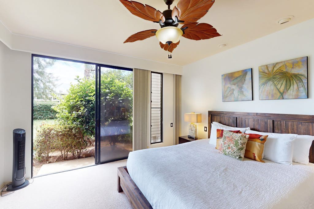 Wonderful home with central AC, heated pool & hot tub - close to dining
