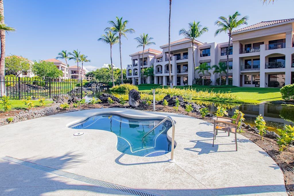 Ground floor condo with WiFi, lanai, shared pool, pool spa, hot tub, tennis