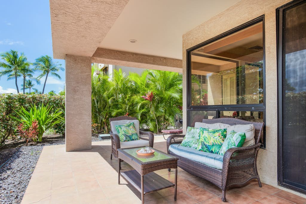 Ground floor condo with WiFi, lanai, shared pool, pool spa, hot tub, tennis