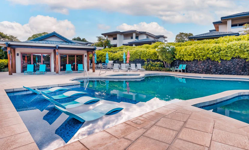 Luxury condo with fast WiFi, AC, & washer/dryer - plus pool, hot tub, gym