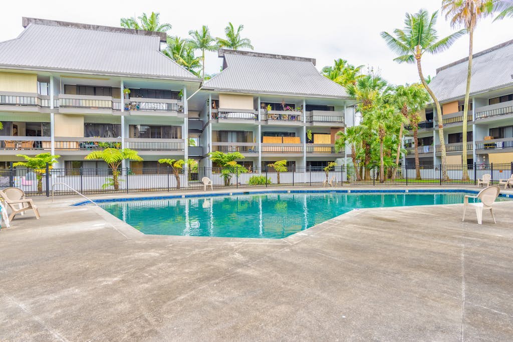 Gorgeous condo with water view, pool, private lanai & full kitchen