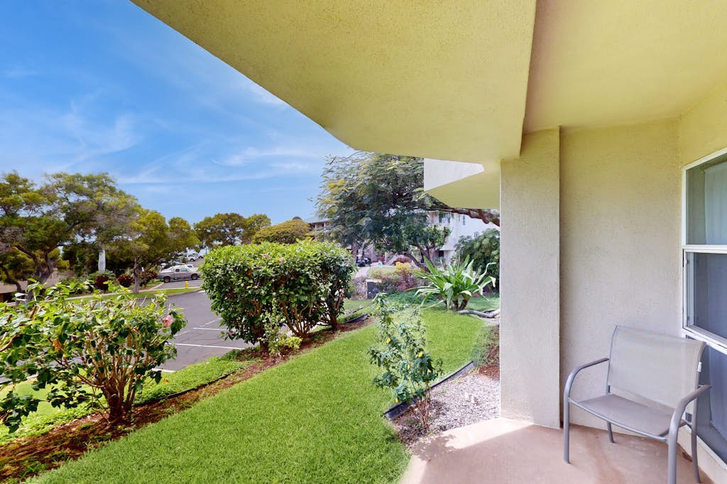 Lush tropic stay with a lanai, washer/dryer, shared pool, hot tub, & game room