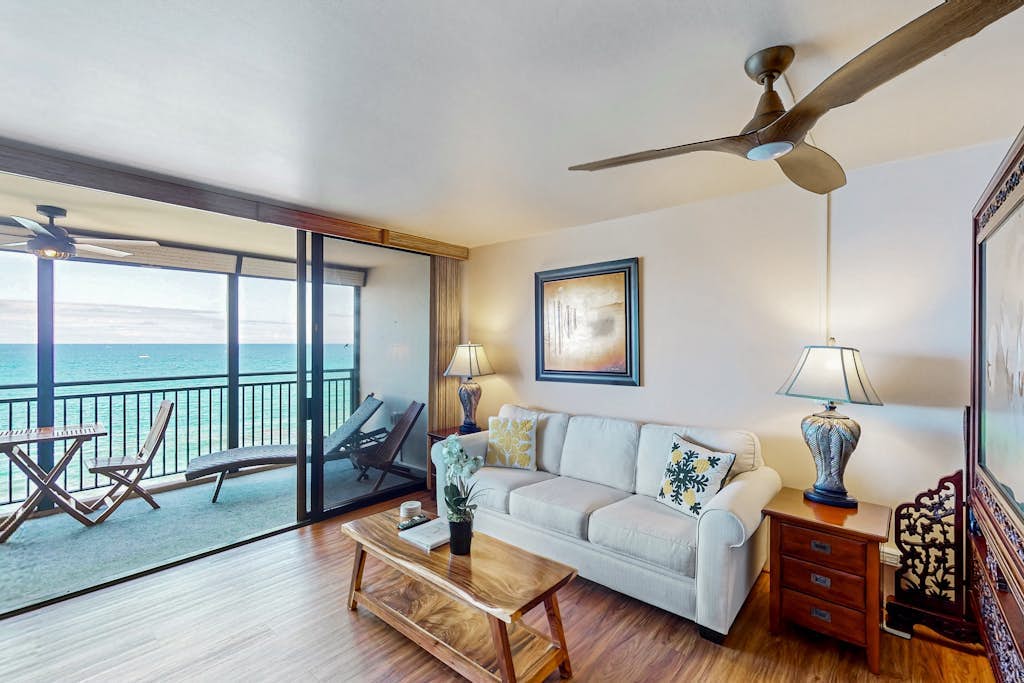 Snowbird-friendly condo with ocean view, pool, washer/dryer, lanai, & grill