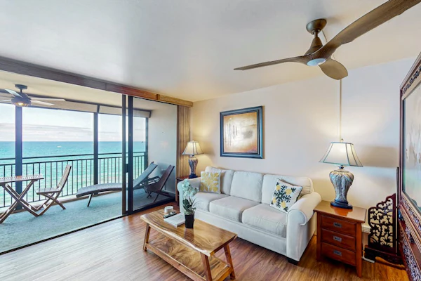 Snowbird-friendly condo with ocean view, pool, washer/dryer, lanai, & grill