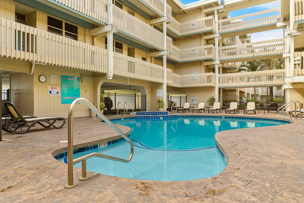 Serene condo with beach access, pool, hot tub, private balcony & washer/dryer