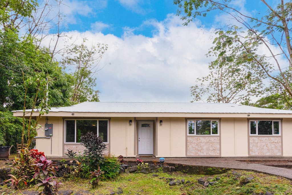 Comfortable, single-level retreat with fast WiFi & washer/dryer - dog-friendly