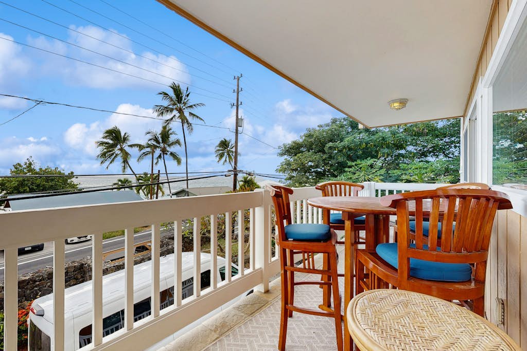 Ocean view, 2nd-floor condo with lanai, pool, great snorkeling & prime location