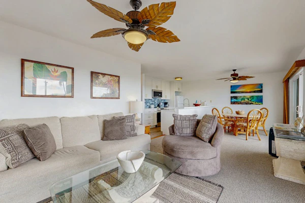 Ocean view, 2nd-floor condo with lanai, pool, great snorkeling & prime location