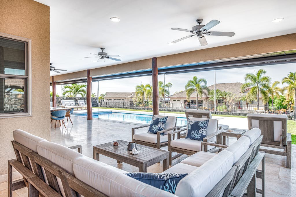 Stunning tropical retreat near the beach with pool, views & spacious lanai