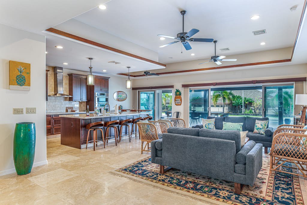 Stunning tropical retreat near the beach with pool, views & spacious lanai
