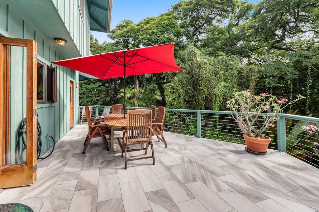 Oceanfront sanctuary with light-filled interior, lanai, W/D, & full kitchen