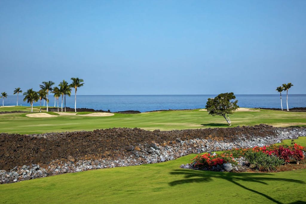 Luxury condo w/ ocean views, private lanai, full kitchen, shared pool & hot tub